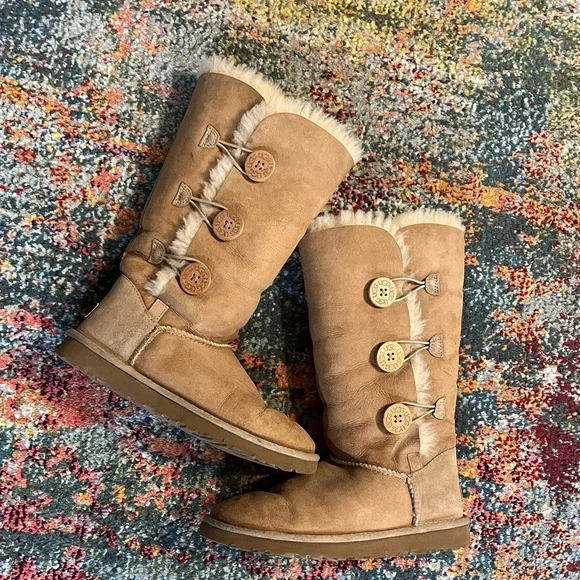 Women’s UGG Bailey Button 3 in Chestnut 7 - Picture 2 of 15